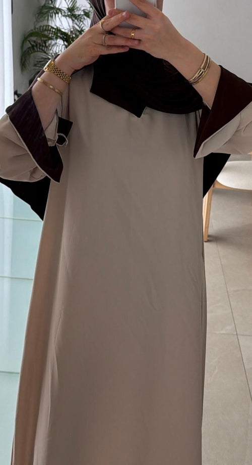 Abaya beige intérieur marron ( matière soie de medine )
