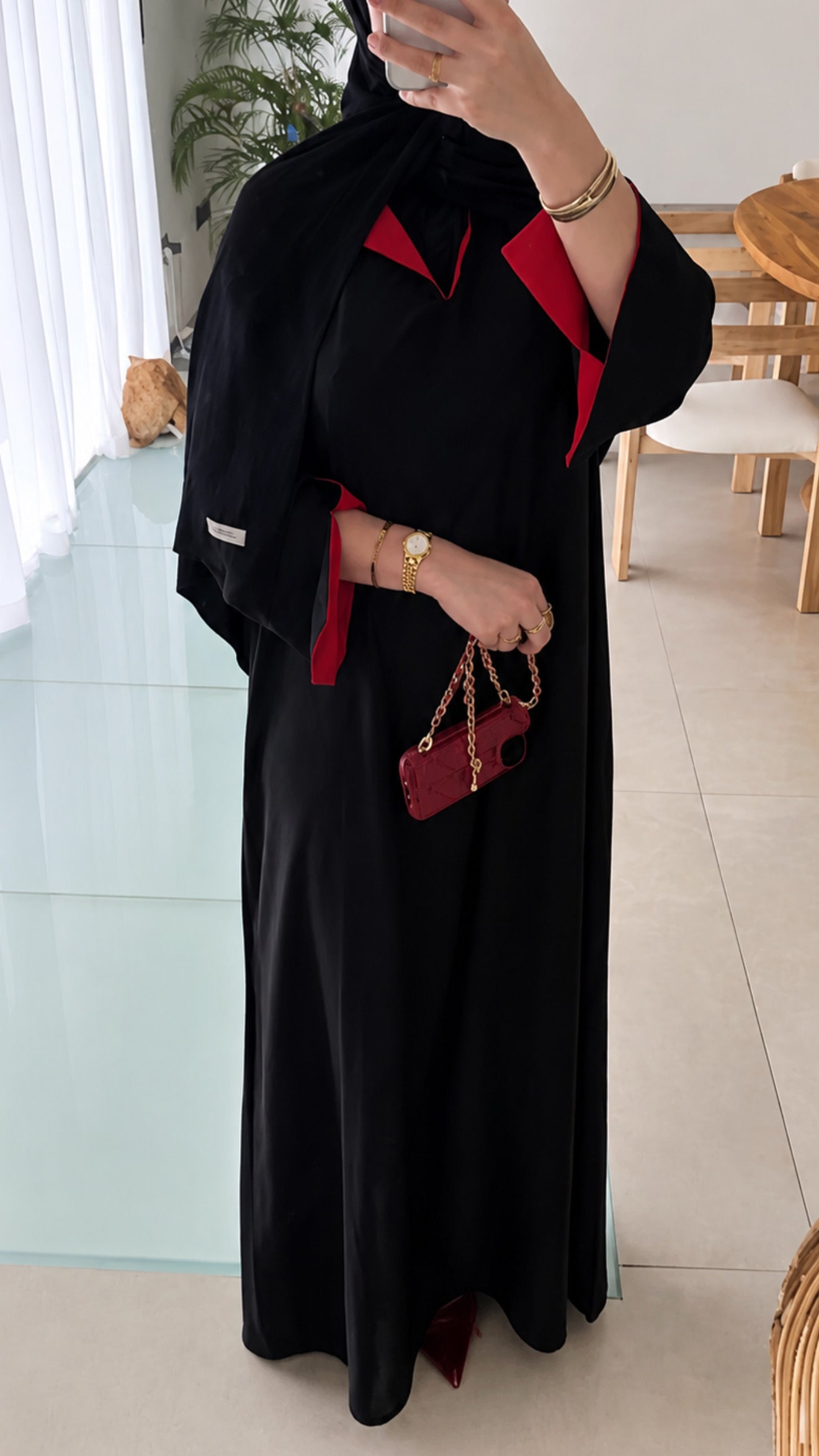 Abaya noir intérieur rouge