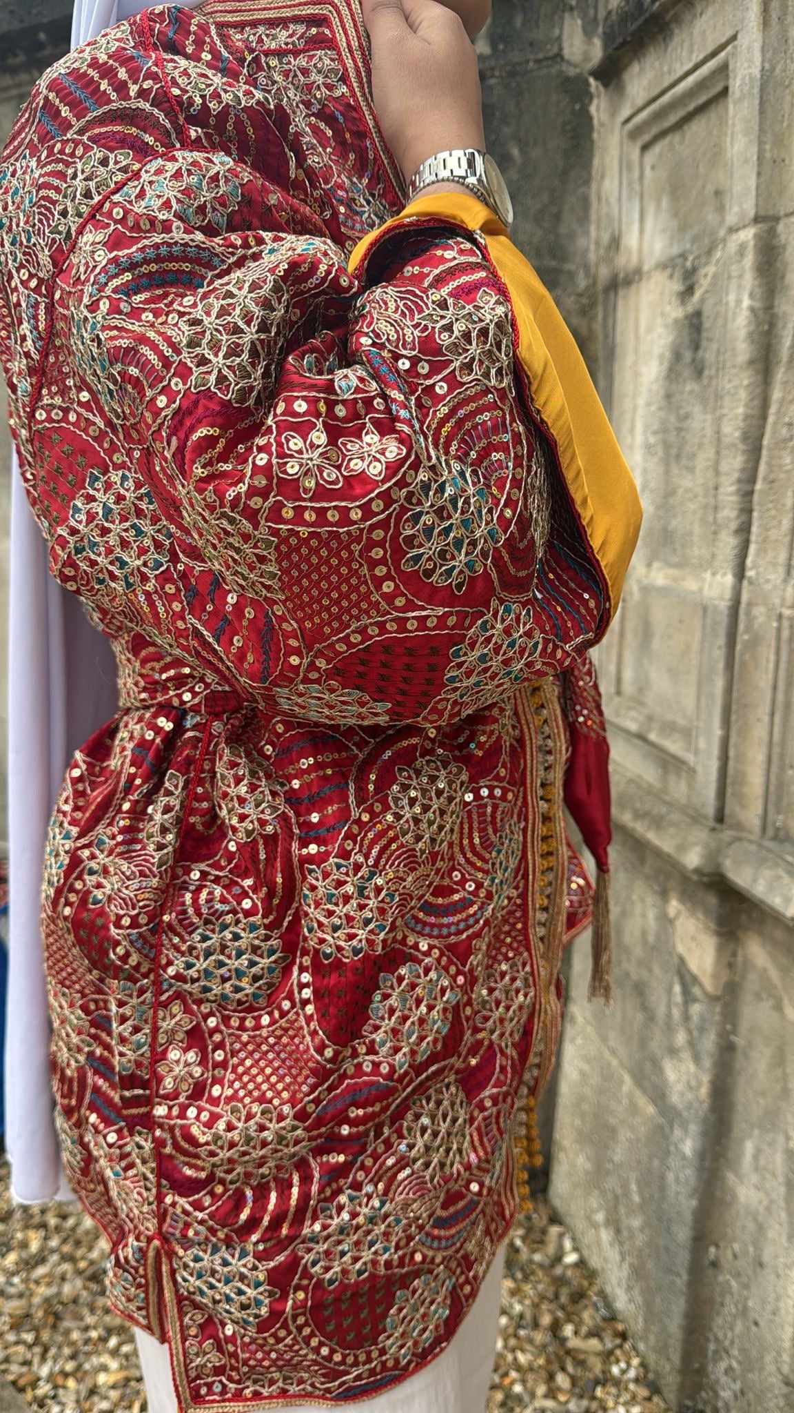 Kimono rouge intérieur jaune moutarde