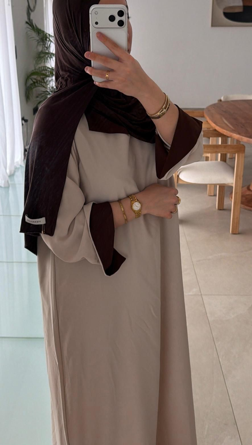 Abaya beige intérieur marron ( matière soie de medine )